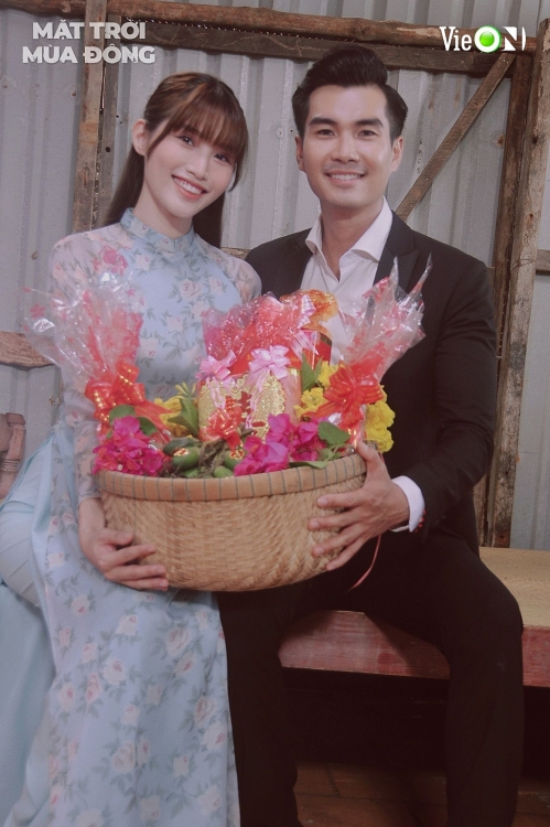 'Mặt trời mùa đông': Á hậu Chế Nguyễn Quỳnh Châu lên xe hoa với bạn trai, trở thành 'cô dâu tháng 7'