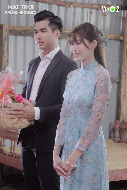 'Mặt trời mùa đông': Á hậu Chế Nguyễn Quỳnh Châu lên xe hoa với bạn trai, trở thành 'cô dâu tháng 7'