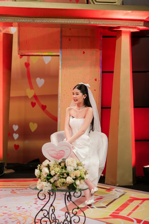 Hoa hậu Lê Âu Ngân Anh chia sẻ góc khuất hôn nhân và lời khuyên đắt giá của MC Hồng Vân