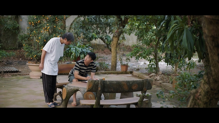 Ông bố 4 con NSƯT Võ Hoài Nam lại làm ‘gà trống nuôi con’ trong phim mới ‘Món quà của cha’