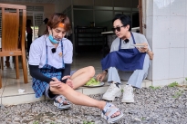Duy Khánh bị bỏng chân, vết thương sưng đỏ khi quay hình cho 'Đệ nhất mưu sinh'