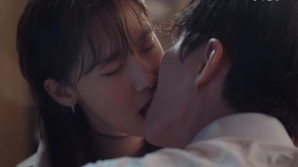 Những cặp đôi phim Hàn bị nghi 'yêu nhau' vì diễn quá đạt