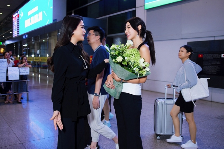 Trương Ngọc Ánh ra sân bay đón 'Miss Earth 2022' Mina Sue Choi đồng hành cùng 'Miss Earth Vietnam 2023'