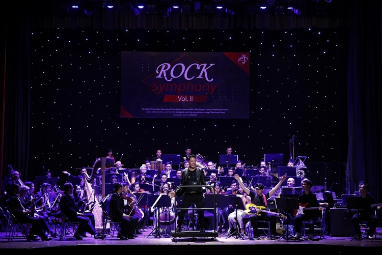 Nhạc trưởng Lê Phi Phi cùng đêm nhạc 'Rock Symphony Vol.3' tại TP.HCM