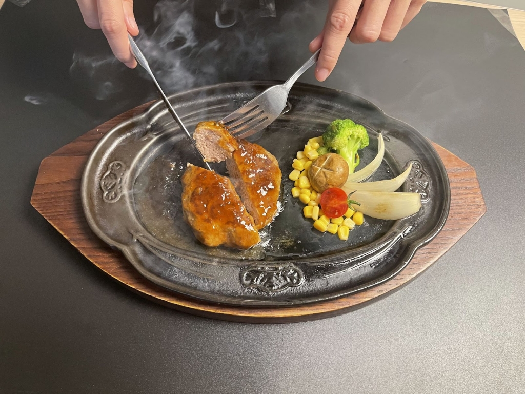 Sắp được thưởng thức món ngon Hamburg Steak chuẩn vị Nhật nướng bằng hơi nước ngay tại Việt Nam