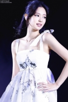 Netizen xôn xao với diện mạo 'khác lạ' của Jennie trong concert Việt Nam