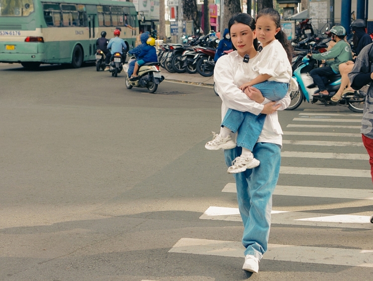 Trà Ngọc Hằng dạy con học cách 'cho đi và nhận lại', tích cực làm từ thiện