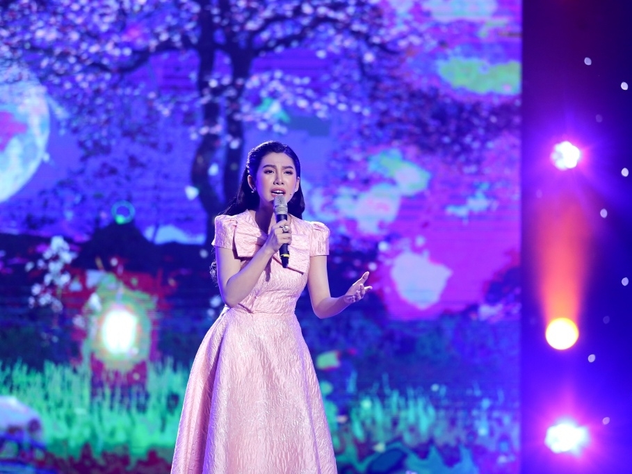 Trúc Anh - Nữ ca sĩ xinh đẹp, học giỏi, được danh ca Thái Châu ví như 'ánh bình minh'