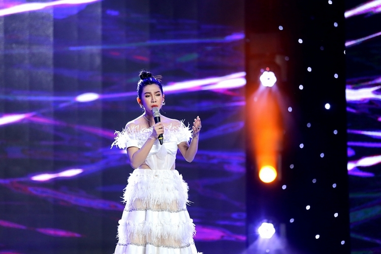 Trúc Anh - Nữ ca sĩ xinh đẹp, học giỏi, được danh ca Thái Châu ví như 'ánh bình minh'