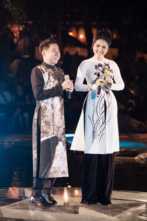 Thúy Diễm – Vân Trang cùng nhau góp mặt show thời trang của 'đàn anh' Đinh Văn Thơ