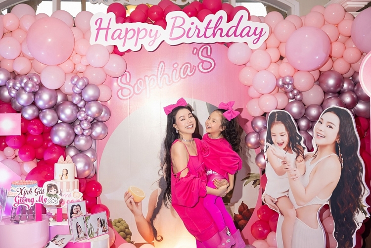 Trà Ngọc Hằng tổ chức tiệc sinh nhật ngọt ngào cho con gái