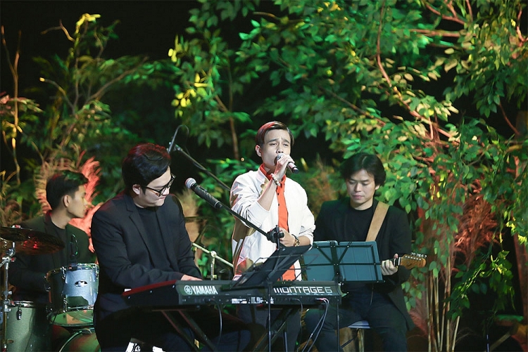 Ca sĩ Lâm Hùng tiết lộ từng bị nhạc của Ưng Hoàng Phúc 'dập' tơi bời những năm 2000