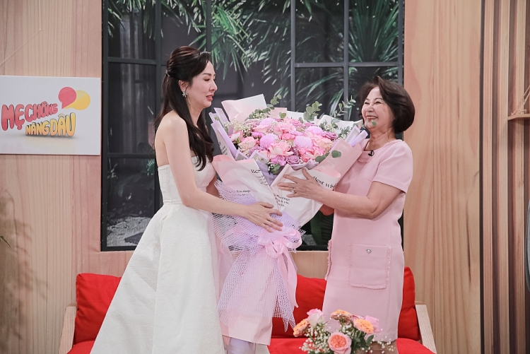 MC Ngọc Khánh lần đầu xúc động tiết lộ chuyện mẹ chồng nàng dâu trên sóng truyền hình