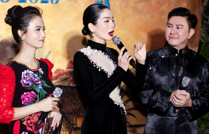 Vân Trang, Thúy Diễm, Thanh Thức cùng NTK Đinh Văn Thơ chia sẻ khó khăn với bà con Bình Định