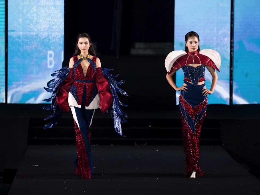 Huỳnh Vy diễn first face tại 'Vietnam International Junior Fashion Week 2023'