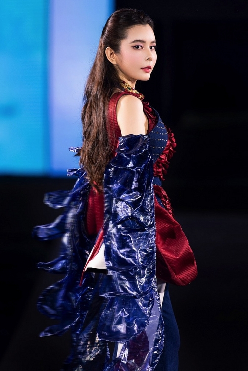 Huỳnh Vy diễn first face tại 'Vietnam International Junior Fashion Week 2023'