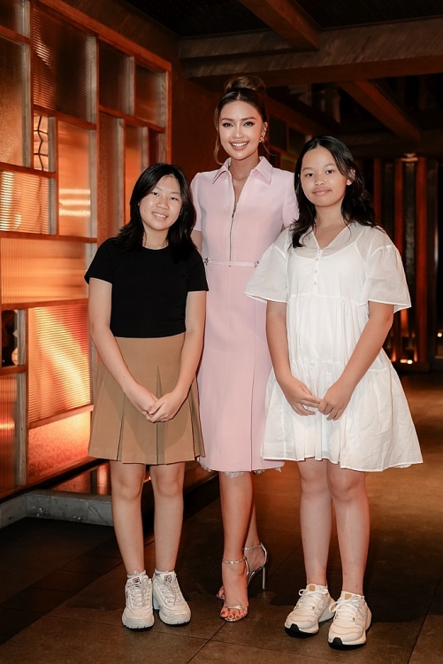 Hoa hậu Ngọc Châu cùng Quỹ nâng bước tuổi thơ gây quỹ thành công hơn 300 triệu đồng