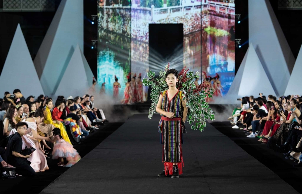 Quán quân 'So, you think you can Model?' Phong Thiên giành giải thưởng Star Kid International 2023