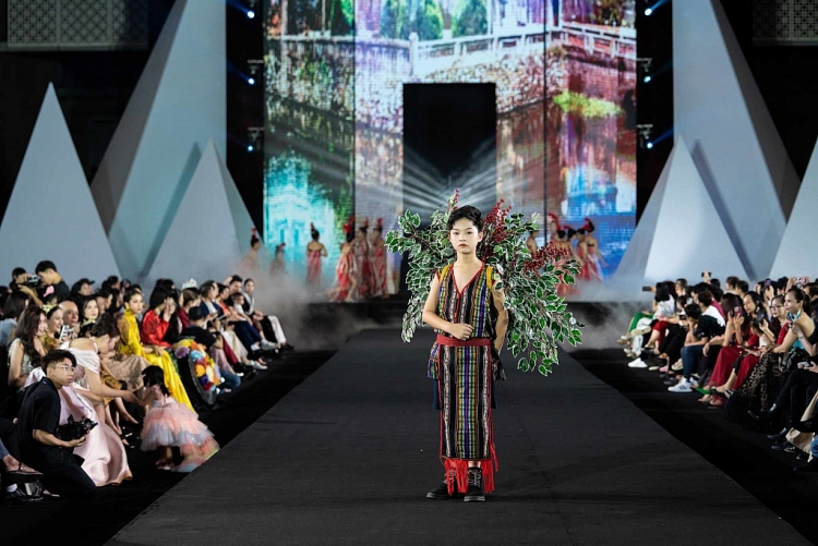 Quán quân 'So, you think you can Model?' Phong Thiên giành giải thưởng Star Kid International 2023