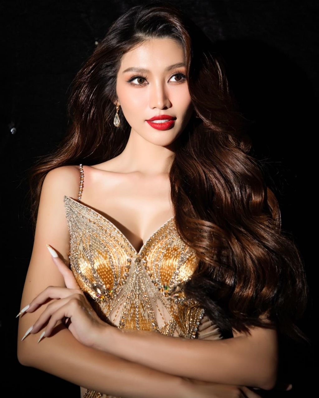 Hoa hậu Đoàn Thiên Ân khoe dáng cực gắt tiết lộ sẽ trình diễn tại 'VietNam Beauty Fashion Fest 5'