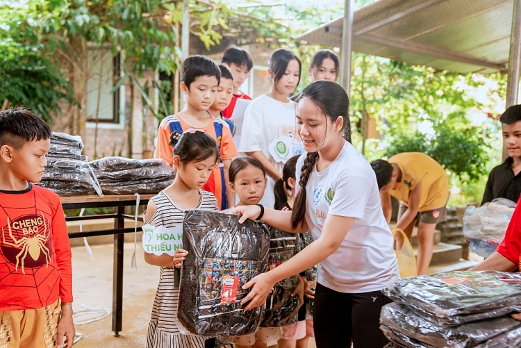 Bella Vũ làm MC song ngữ buổi hòa nhạc từ thiện gây quỹ cho bệnh nhi ung thư tại TP.HCM