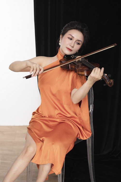 Nữ nghệ sĩ nổi danh 'vĩ cầm biết hát' gây thổn thức khi trình diễn Quốc ca bằng violin