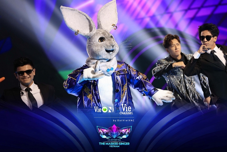 'The masked singer Vietnam': Tóc Tiên đoán thân phận Madame Vịt nhờ hint liên quan bóng đá, Chuột Cherry thay đổi 180 độ vì trai đẹp Rocker Nguyễn