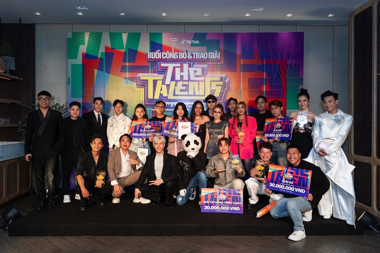 Bùi Lý Thiên Hương đoạt giải Triển vọng 'The Talents Gala nhạc Việt'
