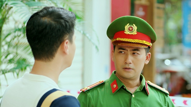 Huỳnh Anh tái xuất sau 3 năm với vai cảnh sát trong ‘Biệt dược đen’, ngoài đời lên chức bố