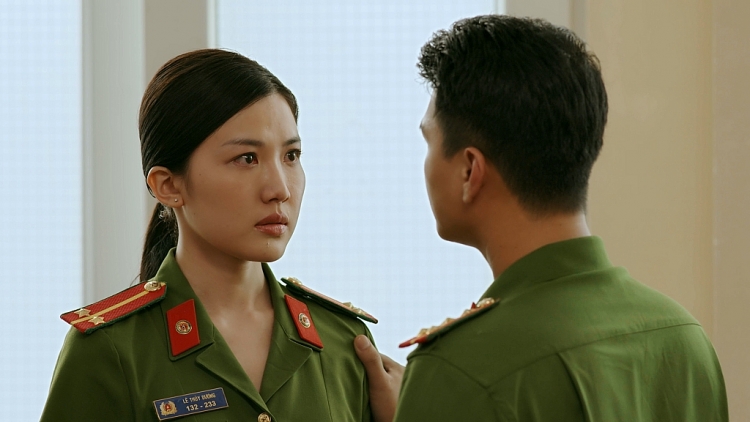 Huỳnh Anh tái xuất sau 3 năm với vai cảnh sát trong ‘Biệt dược đen’, ngoài đời lên chức bố