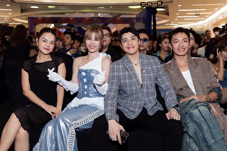 Phạm Quỳnh Anh, Noo Phước Thịnh và dàn nghệ sĩ, hot TikToker tới chúc mừng Đông Nhi ra MV mới