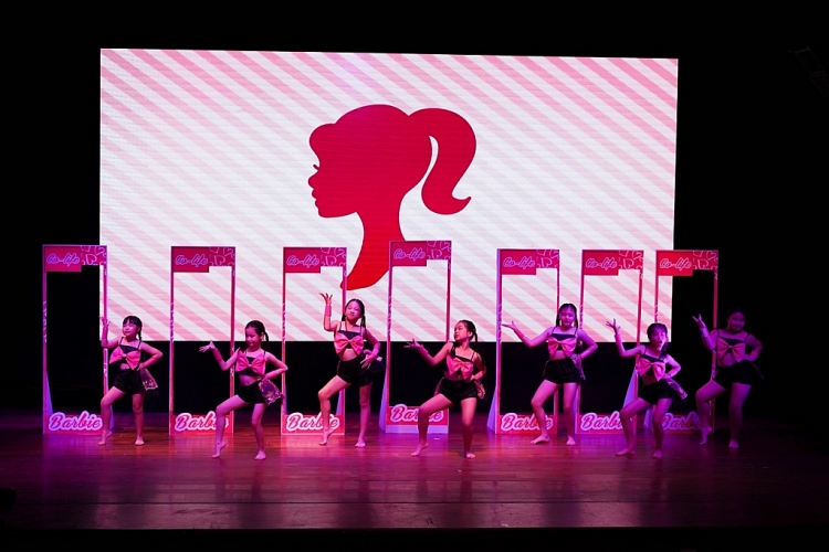 Quang Đăng - Yee Pink và màn vũ đạo cực 'cháy' trong sự kiện kỷ niệm 3 năm thành lập nhóm nhảy