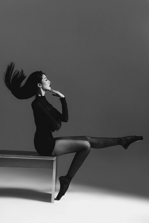 Ngọc Ánh 'The New Mentor' hóa thân thành vũ công ballet trong bộ ảnh đen trắng đầy sức hút