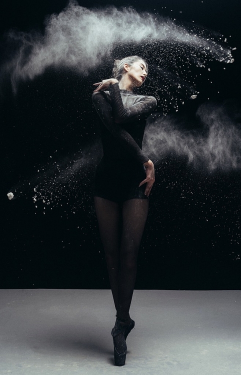 Ngọc Ánh 'The New Mentor' hóa thân thành vũ công ballet trong bộ ảnh đen trắng đầy sức hút