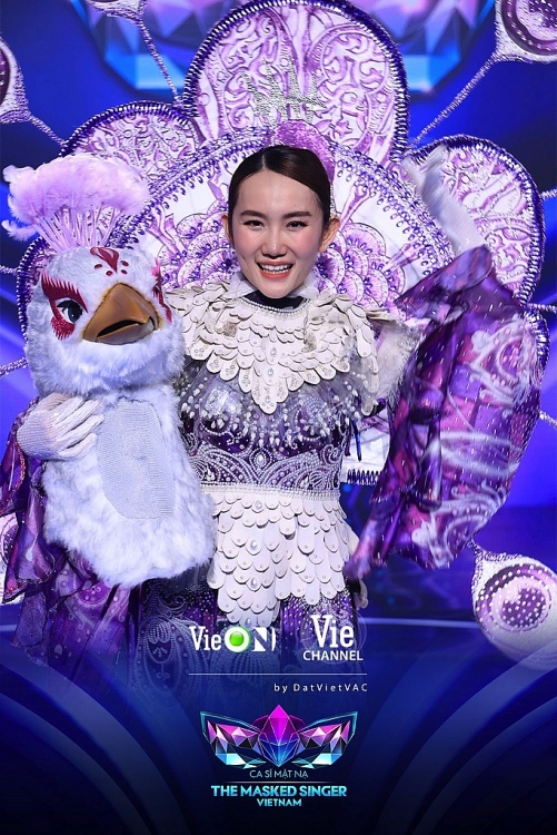 'The Masked Singer Vietnam': Bạch Khổng Tước lộ diện là Á quân chương trình vũ đạo nổi tiếng làm netizen ngỡ ngàng