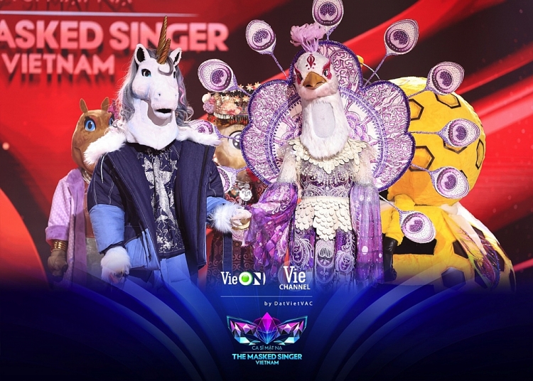 'The Masked Singer Vietnam': Bạch Khổng Tước lộ diện là Á quân chương trình vũ đạo nổi tiếng làm netizen ngỡ ngàng