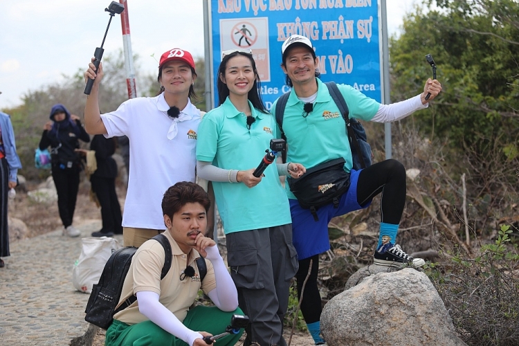 'Đệ nhất mưu sinh': Huy Khánh - Diệp Bảo Ngọc làm tình nguyện viên ở Vườn quốc gia