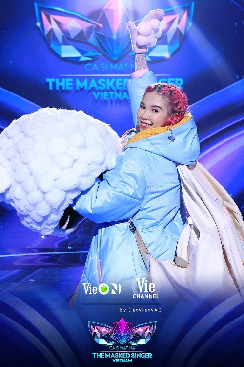 'The masked singer Vietnam': Cừu Bông lộ diện là Khởi My, trình diễn hit 'Người yêu cũ' khiến Bảo Anh bật khóc
