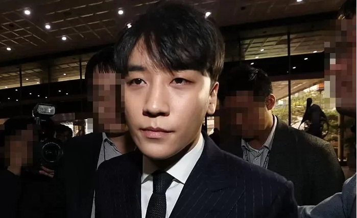 Cựu thành viên BigBang Seungri gây tranh cãi khi xuất hiện tại club