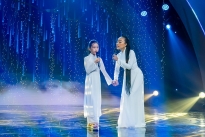 'Ký ức ngọt ngào': Đoan Trang cùng con gái hát 'Tuổi đời mênh mông' tặng Tam ca Áo Trắng