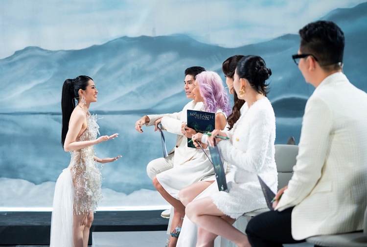 Trang phục tái chế độc đáo của thí sinh 'Miss Earth Vietnam 2023'