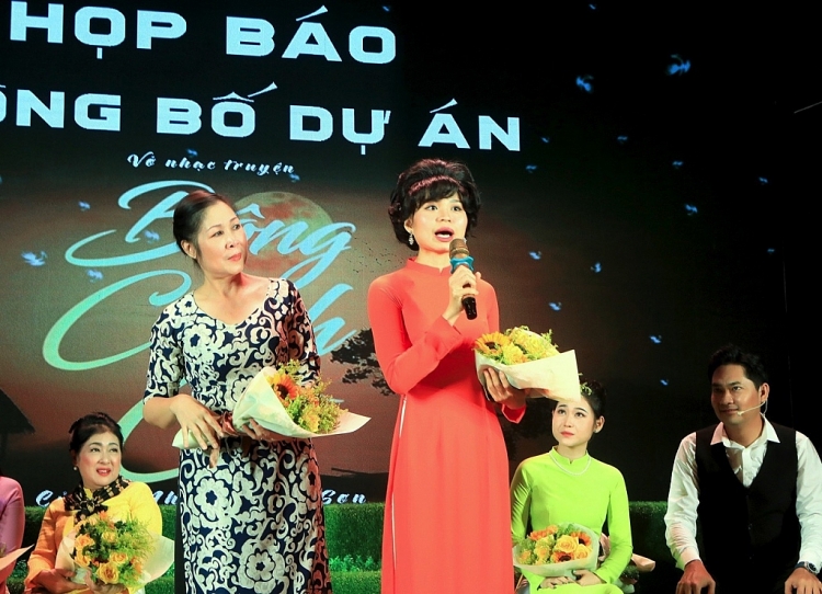 Nghệ sĩ Hồng Đào bỏ lỡ 'Bông cánh cò', Thanh Thủy cứu nguy ở 'phút 89' cho NSND Hồng Vân