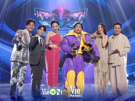 'The masked singer Vietnam': Tê Giác Ngộ Nghĩnh chính là ca nhạc sĩ sở hữu 'tài sản' toàn hit triệu view Châu Khải Phong
