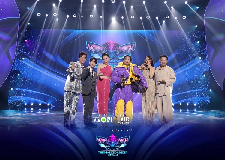 'The masked singer Vietnam': Tê Giác Ngộ Nghĩnh chính là ca nhạc sĩ sở hữu 'tài sản' toàn hit triệu view Châu Khải Phong