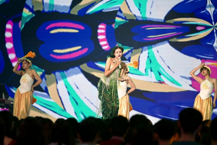 Liveshow 3 'Vietnam Idol 2023': Hà An Huy song ca cùng mẹ ruột, Annie dừng chân