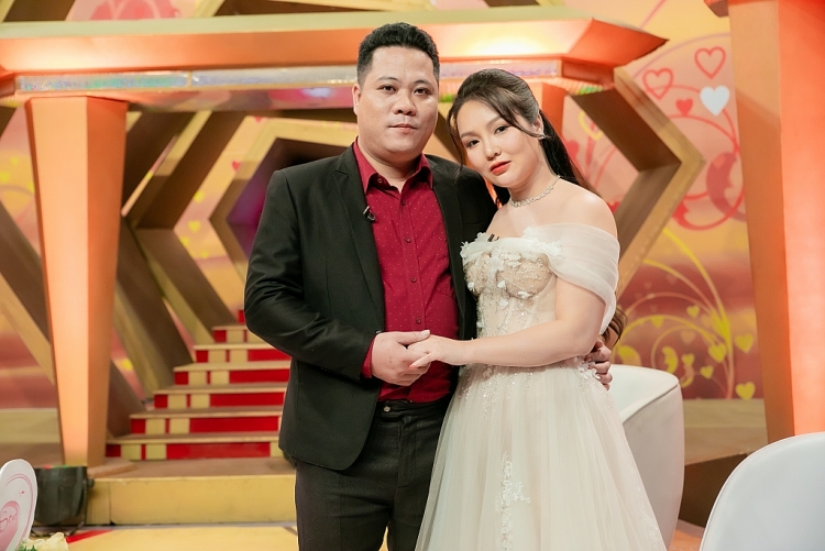 'Vợ chồng son': Hồng Vân - Quốc Thuận ngưỡng mộ câu chuyện tình yêu của cặp đôi 'không trọn vẹn'