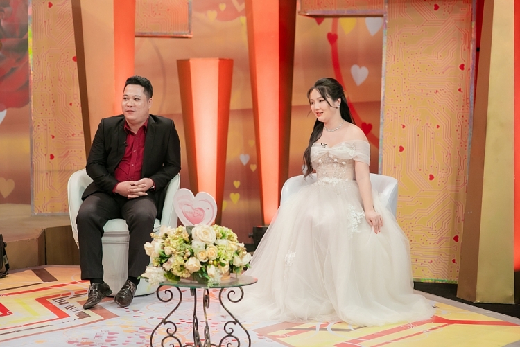 'Vợ chồng son': Hồng Vân - Quốc Thuận ngưỡng mộ câu chuyện tình yêu của cặp đôi 'không trọn vẹn'