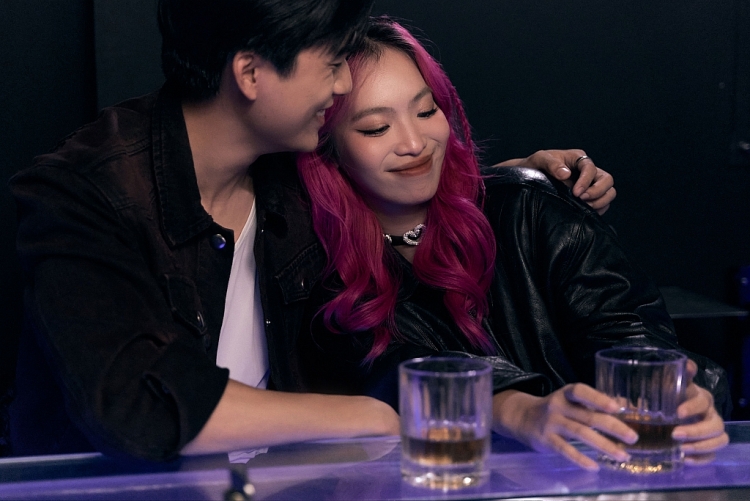 Ca sĩ Duy Mạnh làm lại bản hit 'quốc dân' 'Dĩ vãng cuộc tình', mang con gái vào trong MV