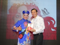 NSƯT Vũ Thành Vinh ra mắt sách 'Hạnh phúc từng giây' về thông điệp yêu thương