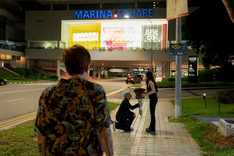 Chi Dân trở lại với MV 'Đừng khóc' quay tại Singapore
